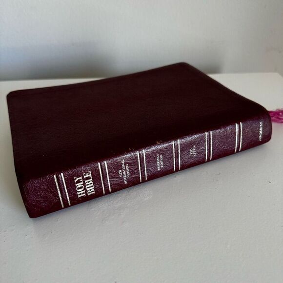 VTG Red Bonded Leather Holy Bible New International Version Pre-Owned - Picture 9 of 9